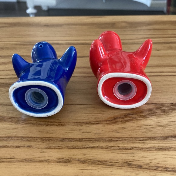 Hugging salt & Pepper shakers - Picture 4 of 4